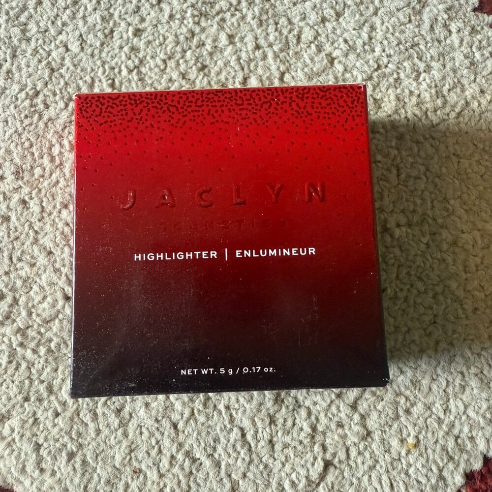 Jaclyn Cosmetics Highlighter in shade "Flurries"